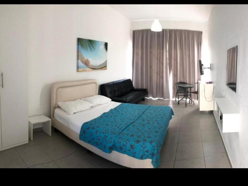 Sunny Holiday By Konnos Paralímni Chambre photo
